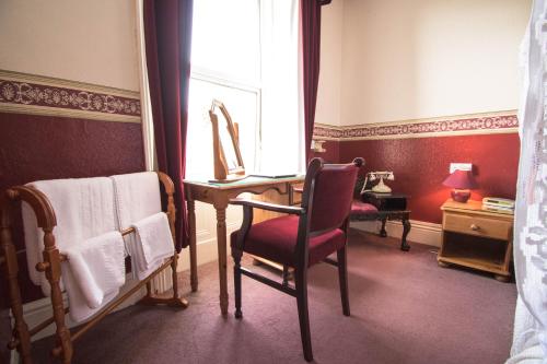 Pinegrove Hotel - image 4