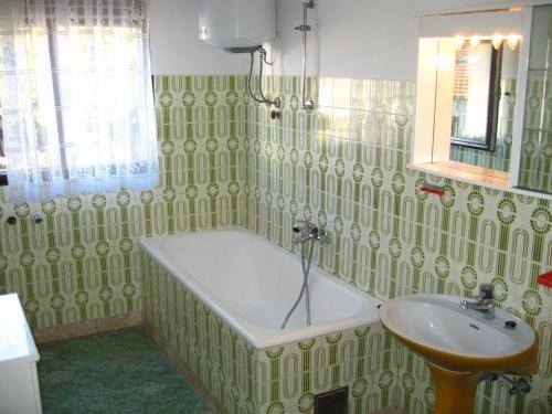 Apartment Ljuba - large terrace - image 5