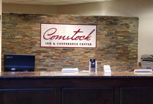 Fuajee, Comstock Inn & Conference Center in Owosso