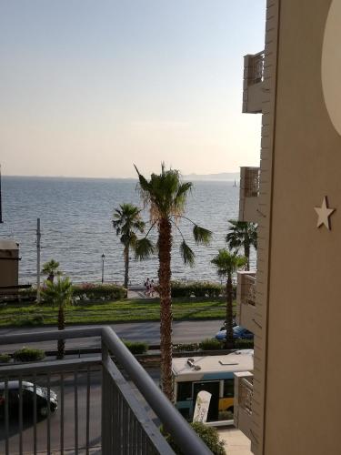 Athens Riviera apt with seaview, 15' to Acropolis, Athen (Foto 3)