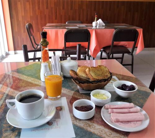 Ēdiens un dzērieni, Madison Suite in Tacna