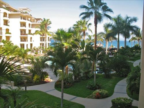 VLE-3207-OCEAN FRONT RESORT- Ground floor! - WALKING DISTANCE TO TOWN! SWIMMABLE BEACH!