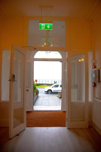 Carmel House - image 8
