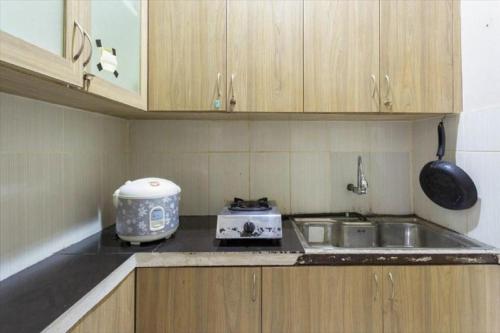 Kitchen, RedDoorz Plus near Lippo Cikarang Mall near Hop Hop the Bubble Drinks