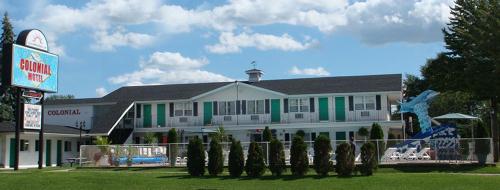 Colonial motel in Wisconsin Dells, USA