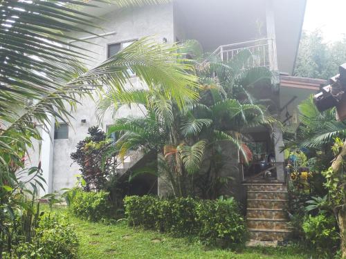 A szálláshely kívülről, Nananuira Apartment and Room near Hin Lad Vízesés