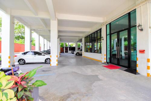 Pak-D Resort – Bangkok, NY