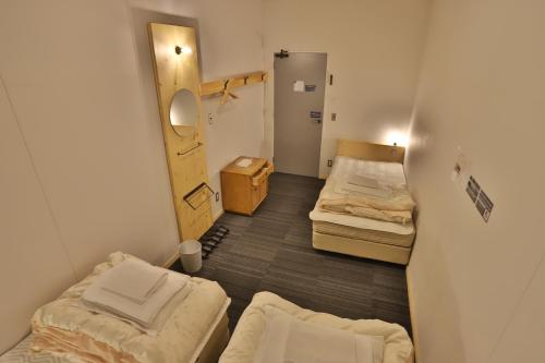 Hostel Tomar Room Type - Triple Room with Shared Shower and Toilet
