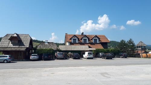 Étterem, Konoba Ognjište (Konoba Ognjiste) in Egyéb