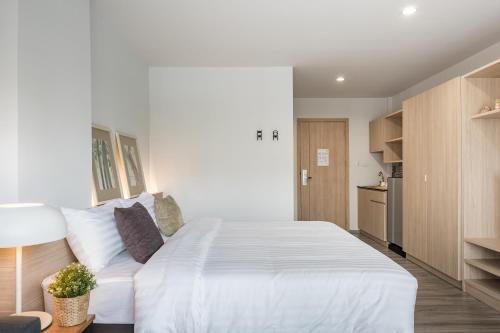 Superior King Room image 2