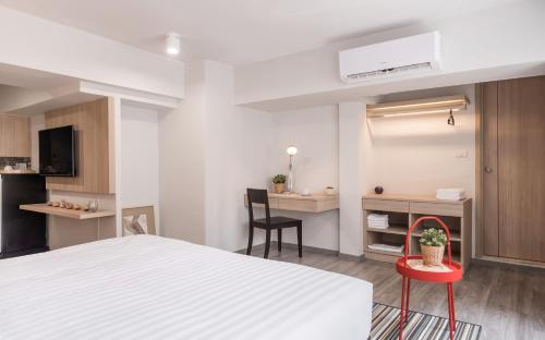 Deluxe Twin Room image 4