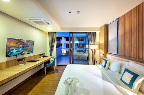 Guestroom, PLAAI Prime Hotel Rayong (Formerly D Varee Diva Central Rayong) (SHA Extra Plus) near Cafe Kantary