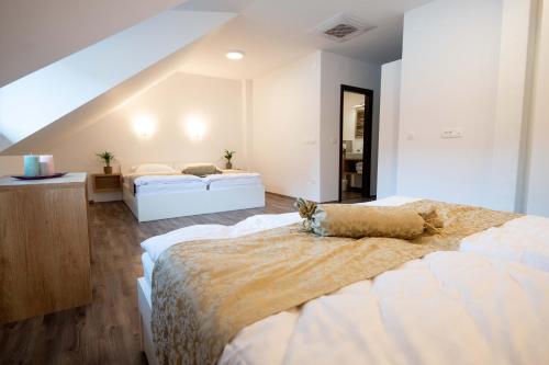 2 king beds
