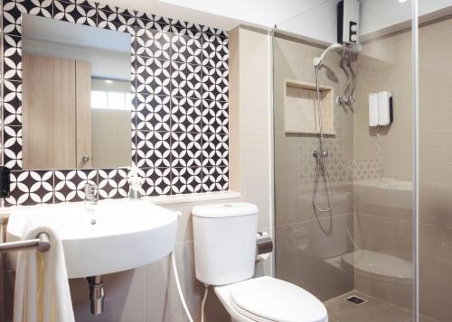 Deluxe Twin Room image 1