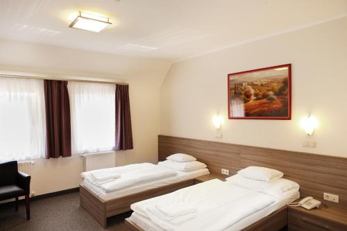 2 twin beds