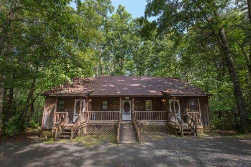 Three-Bedroom Cottage with Balcony