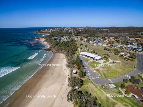 Étterem, Tallowood beachfront cottage in Bonny Hills