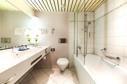 ACHAT Hotel Karlsruhe City ACHAT Plaza Karlsruhe is conveniently located in the popular Karlsruhe City Center area. The hotel offers a high standard of service and amenities to suit the individual needs of all travelers. To be 