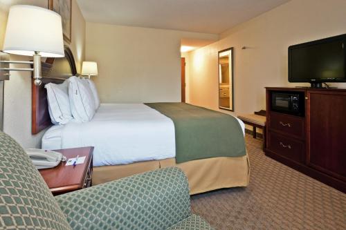 Holiday Inn Express Hotel & Suites Kimball an IHG Hotel - main image