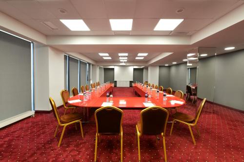 Opera Suite Hotel - image 11