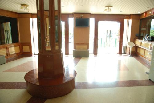 โรส การ์เดน โฮเต็ล (Rose Garden Hotel) in หันตรา