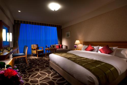 Deluxe Double Room with Swimming Pool & Fitness Center Access- Executive Floor - Non-Smoking (10th Floor)