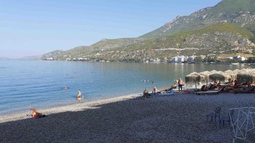  Relaxation! One minute from the beach, ten minutes from LOUTRAKI THERMAL SPA in Loutraki