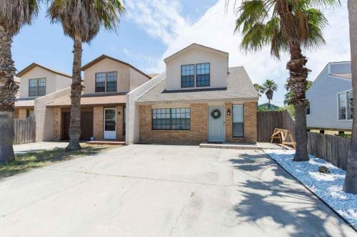 Treasure Island Townhouse by Padre Island Rentals - image 8