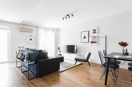  Bright 1BD Apartment with balcony in Chalandri by UPSTREET in Athen