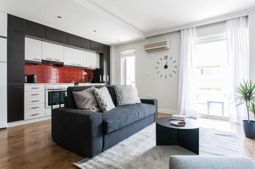  Bright 1BD Apartment with balcony in Chalandri by UPSTREET in Athen