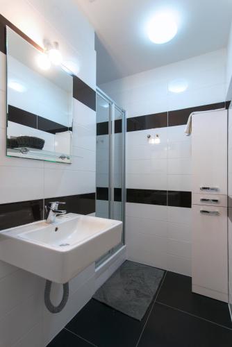 Double Room image 9