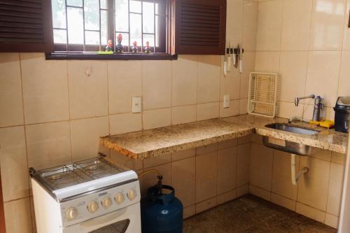 virtuve, Praia Grande ES 4 QTS – 3 quadra praia/Rest. Chico in Nova Almeida