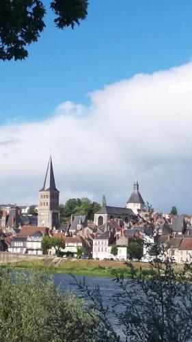 Skats, Gîte de la Galerie du Pont (Gite de la Galerie du Pont) in La Charite Sur Loire
