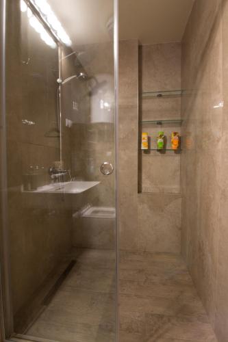 Apartment image 8