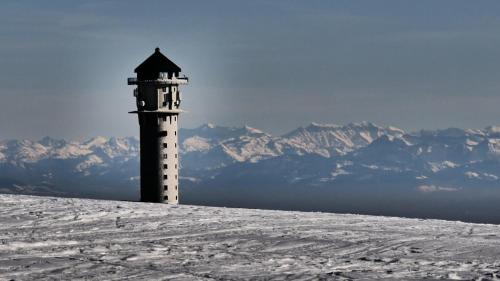 FeWo schwarzwaldschick Feldberg - Direkt an der Skipiste & Whirlwanne - fur Naturbegeisterte & Schwa 2.6km von Todtnauer Hüttenweg entfernt