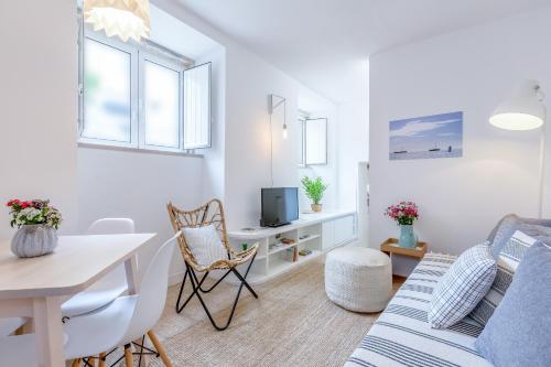 Renovated Typical Baixa Apartment, By TimeCooler, Lisbona