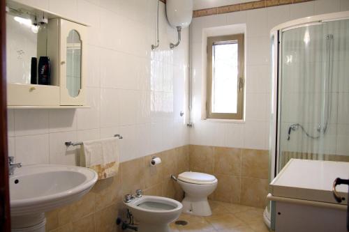 Bathroom, Villa Robinia in Palagiano