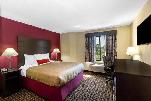 Baymont Inn & Suites by Wyndham Mukwonago