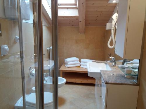 2 bedrooms, 3 beds