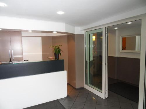 Carlton Hotel - main image