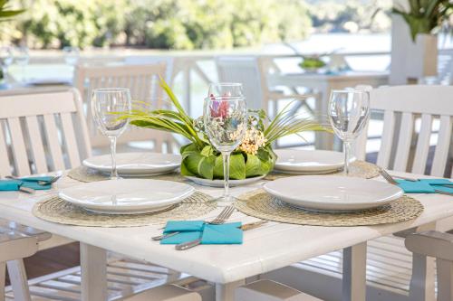 Tropicana Lagoon Apartments - image 3