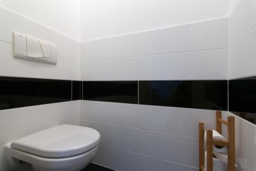 Budget Double Room image 8