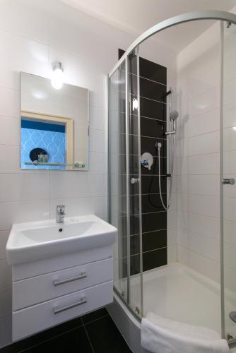 Standard Double Room image 7