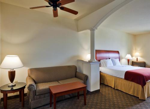 Holiday Inn Express Hotel and Suites Fairfield-North, an IHG Hotel