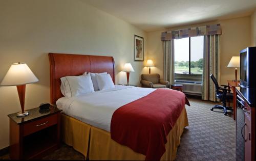 Holiday Inn Express Hotel and Suites Fairfield-North, an IHG Hotel