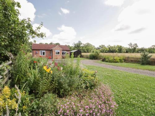 Lawn Cottage - image 4