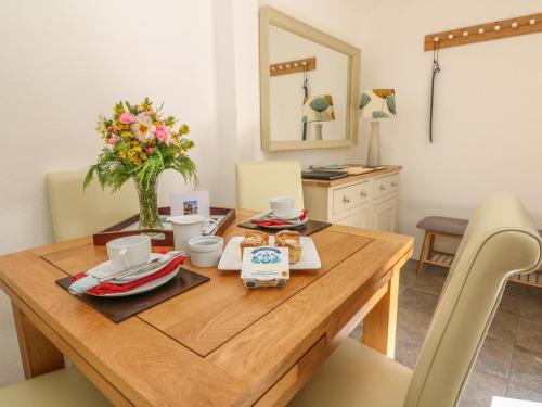 Pond Cottage - image 4