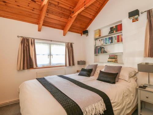 Pond Cottage - image 7