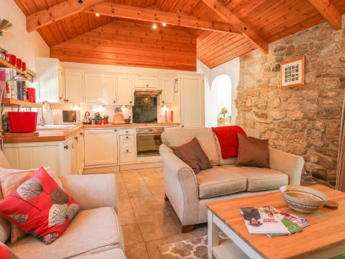 Pond Cottage - image 3