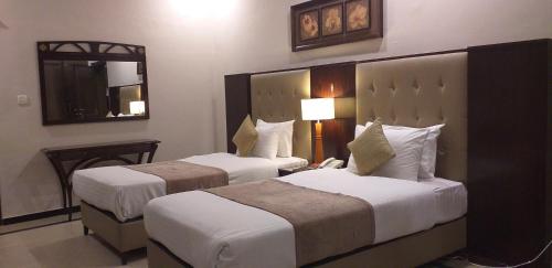 2 twin beds
